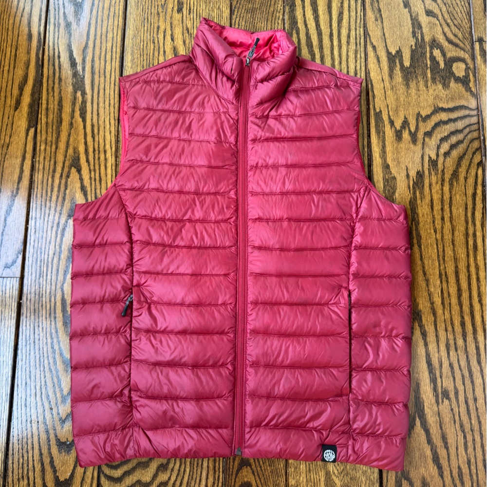 REÍ CO-OP Men’s Red Puffer Vest Size Large